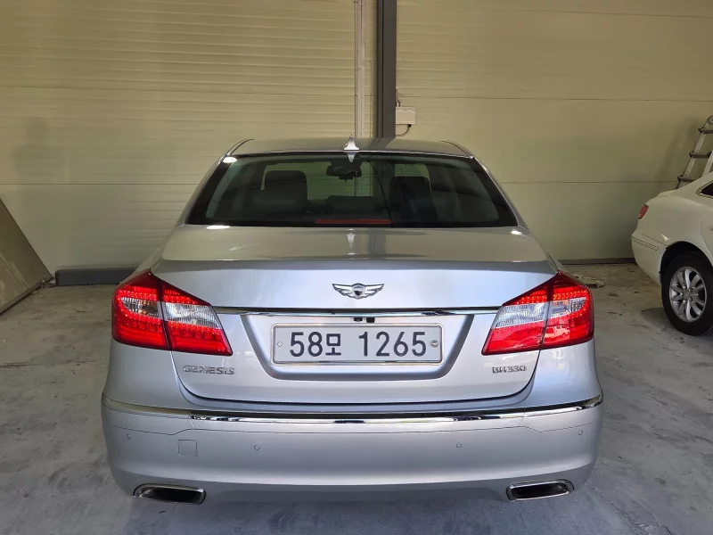Hyundai Genesis