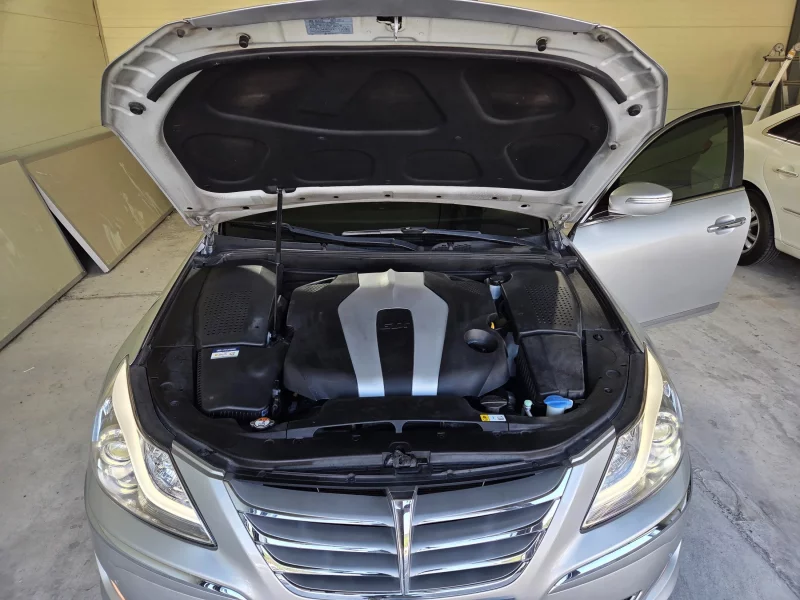 Hyundai Genesis