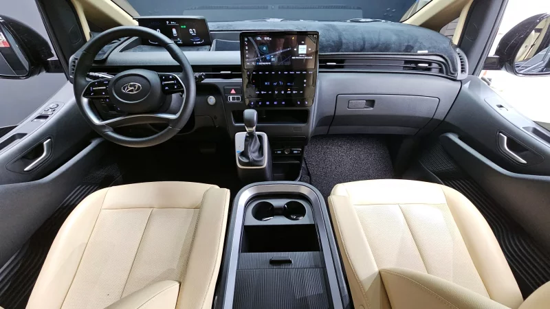 Hyundai Staria