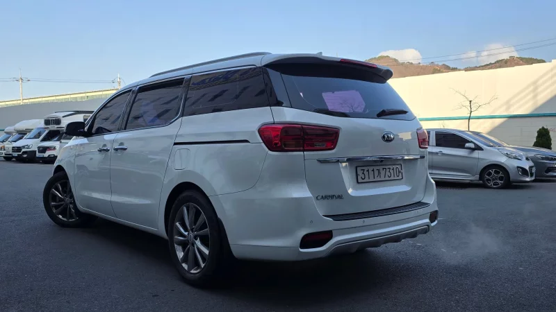 Kia Carnival