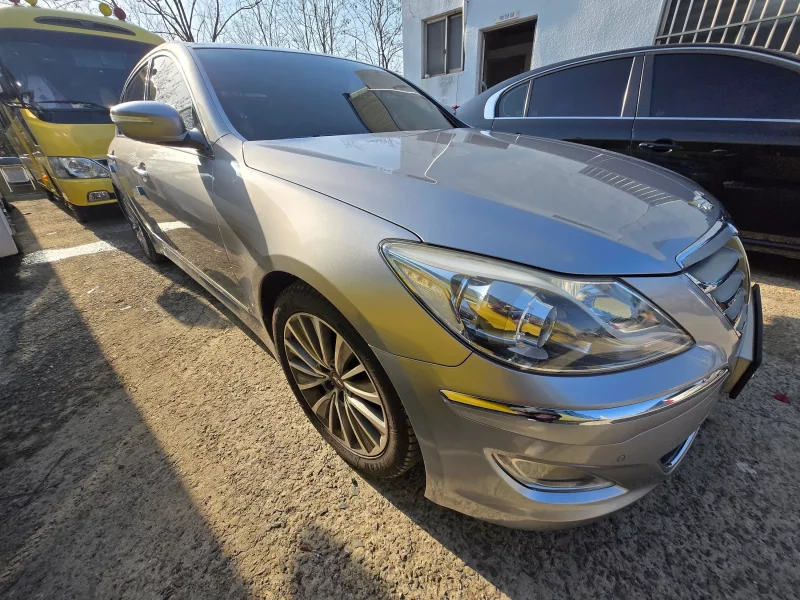 Hyundai Genesis