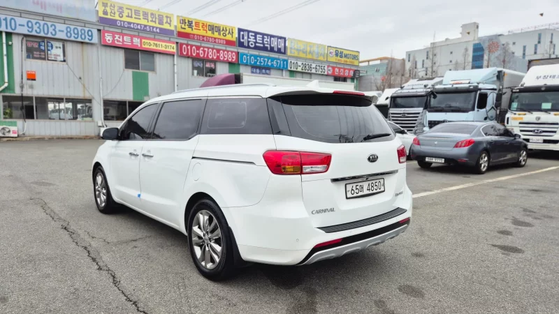 Kia Carnival