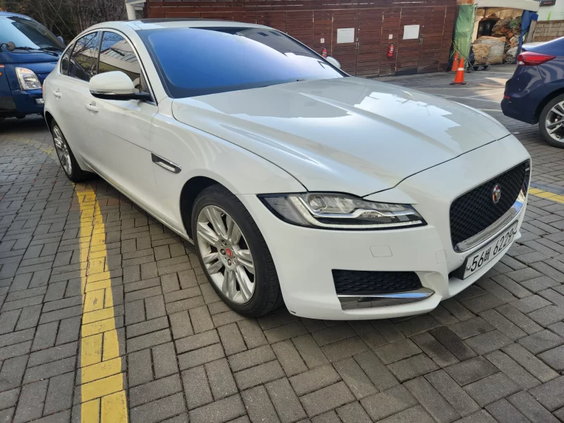 Jaguar XF