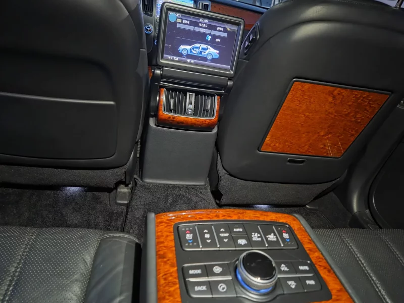 Hyundai Equus
