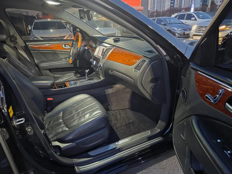 Hyundai Equus