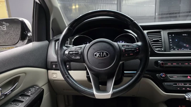 Kia Carnival