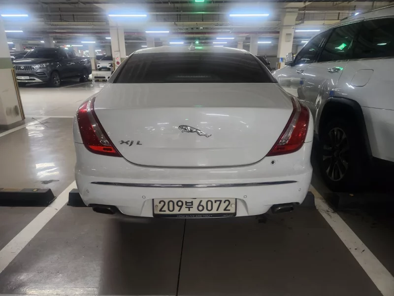 Jaguar XJ
