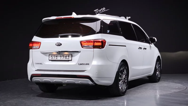 Kia Carnival