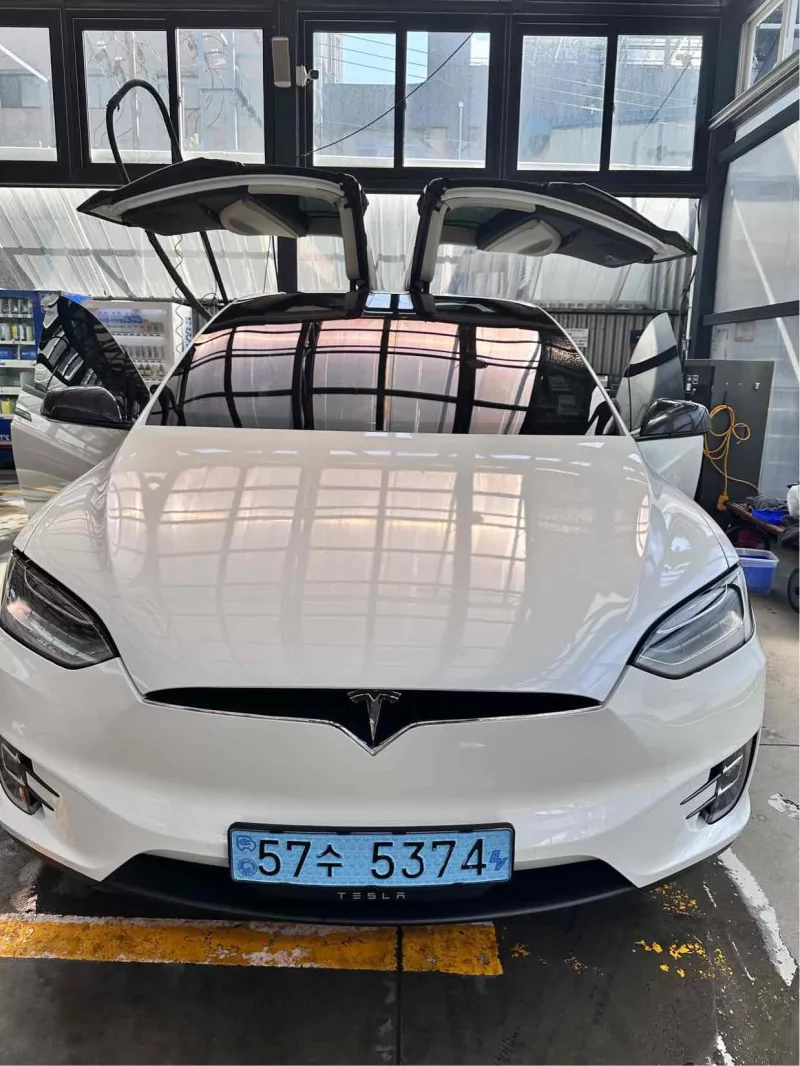 Tesla MODEL X