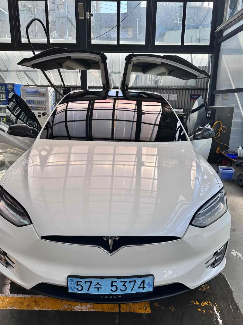Tesla MODEL X