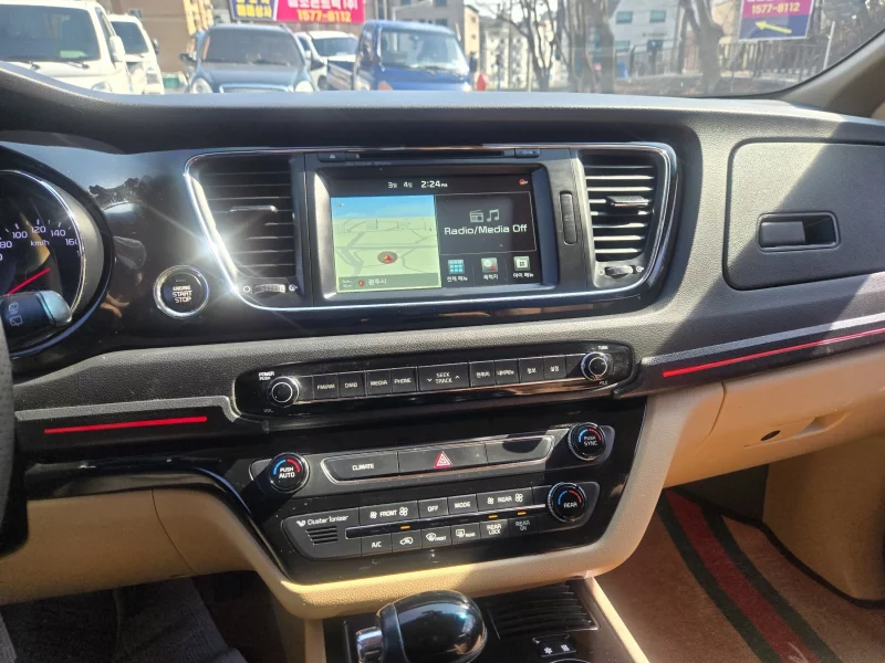 Kia Carnival