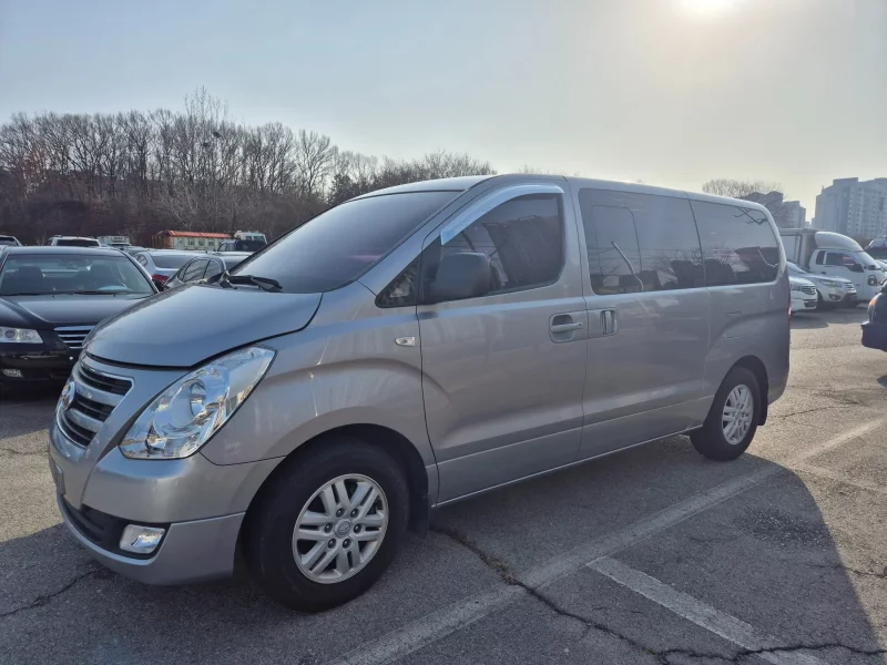 Hyundai Starex