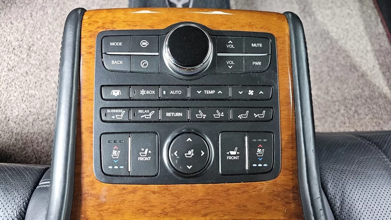 Hyundai Equus