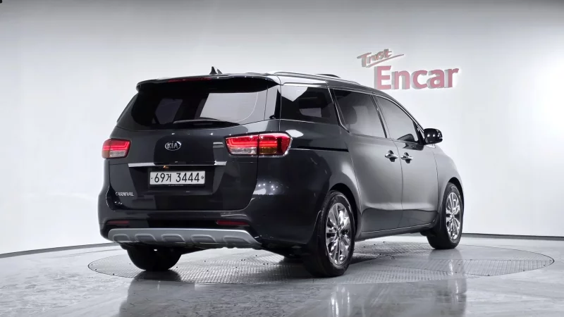 Kia Carnival