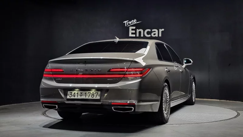 Genesis G90