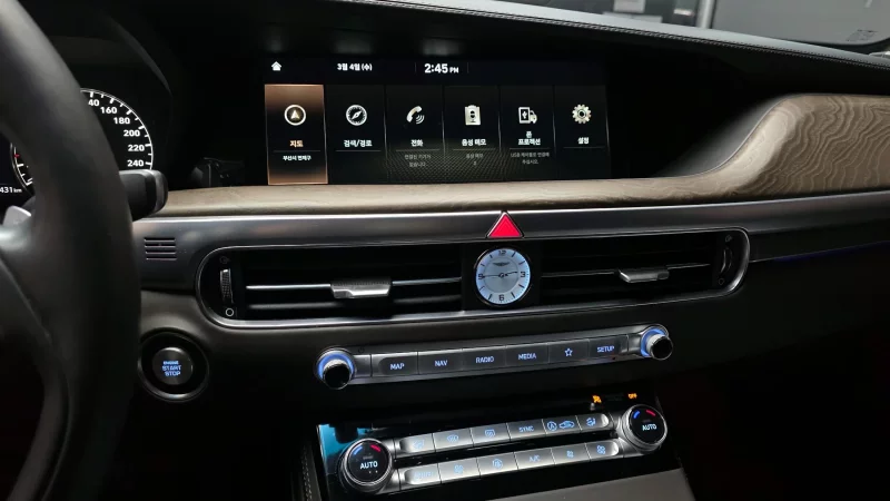 Genesis G90