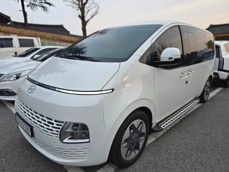 Hyundai Staria