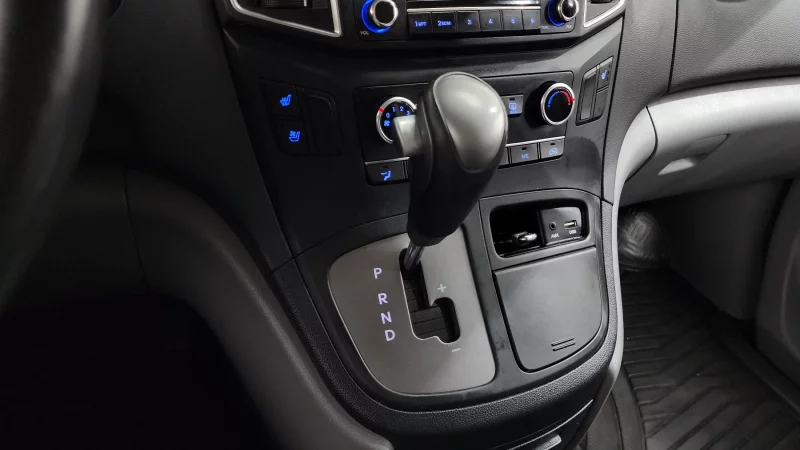 Hyundai Starex