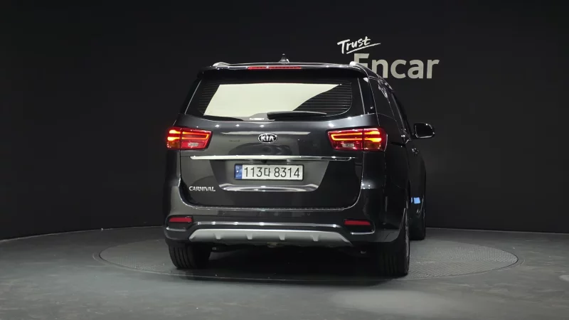 Kia Carnival