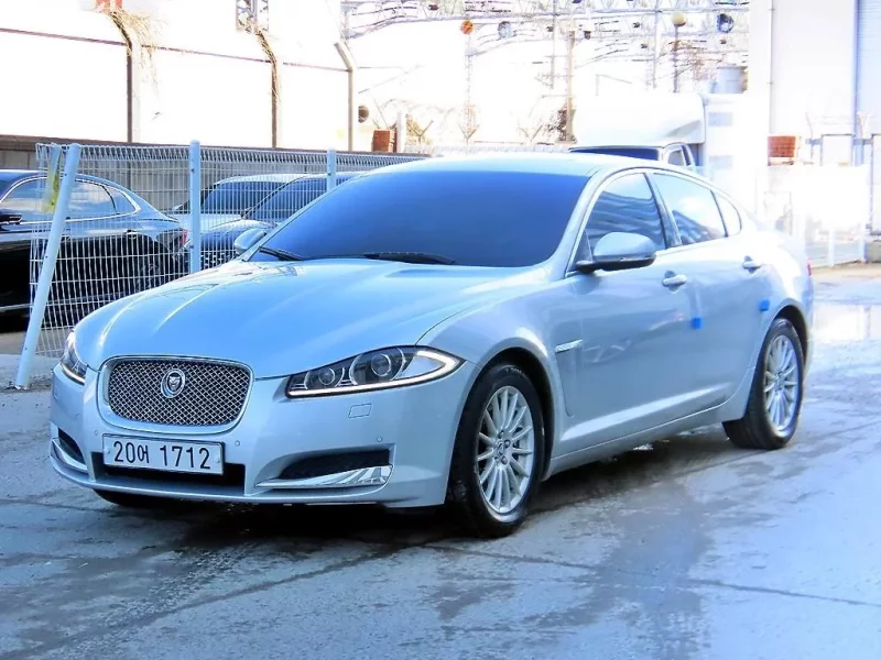 Jaguar XF