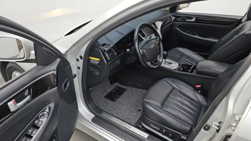 Hyundai Genesis