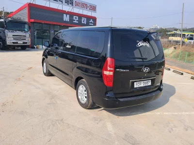 Hyundai Starex