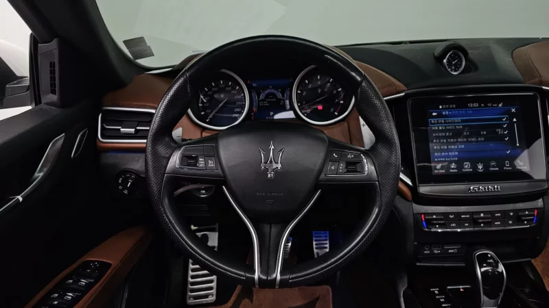 Maserati GHIBLI