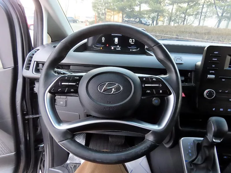 Hyundai Staria
