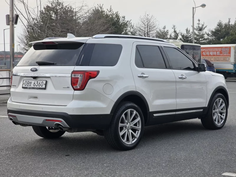 Ford EXPLORER