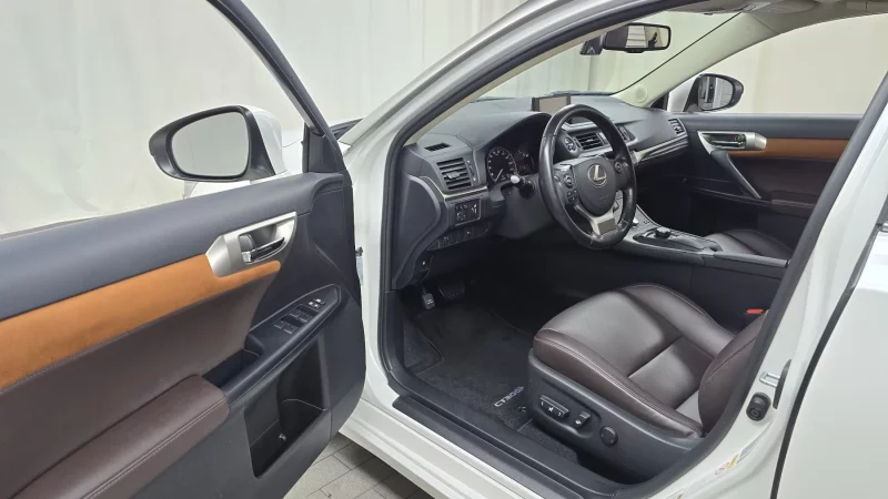Lexus CT200h