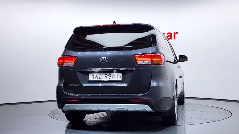 Kia Carnival