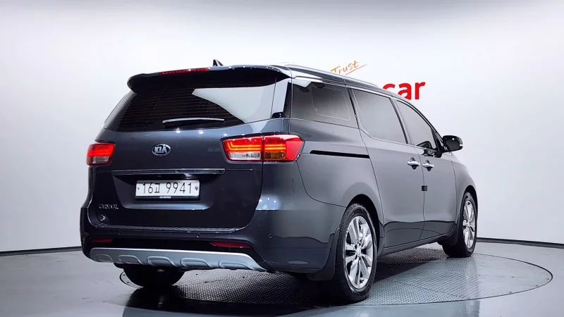 Kia Carnival