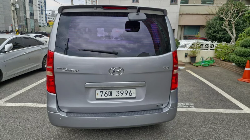 Hyundai Starex