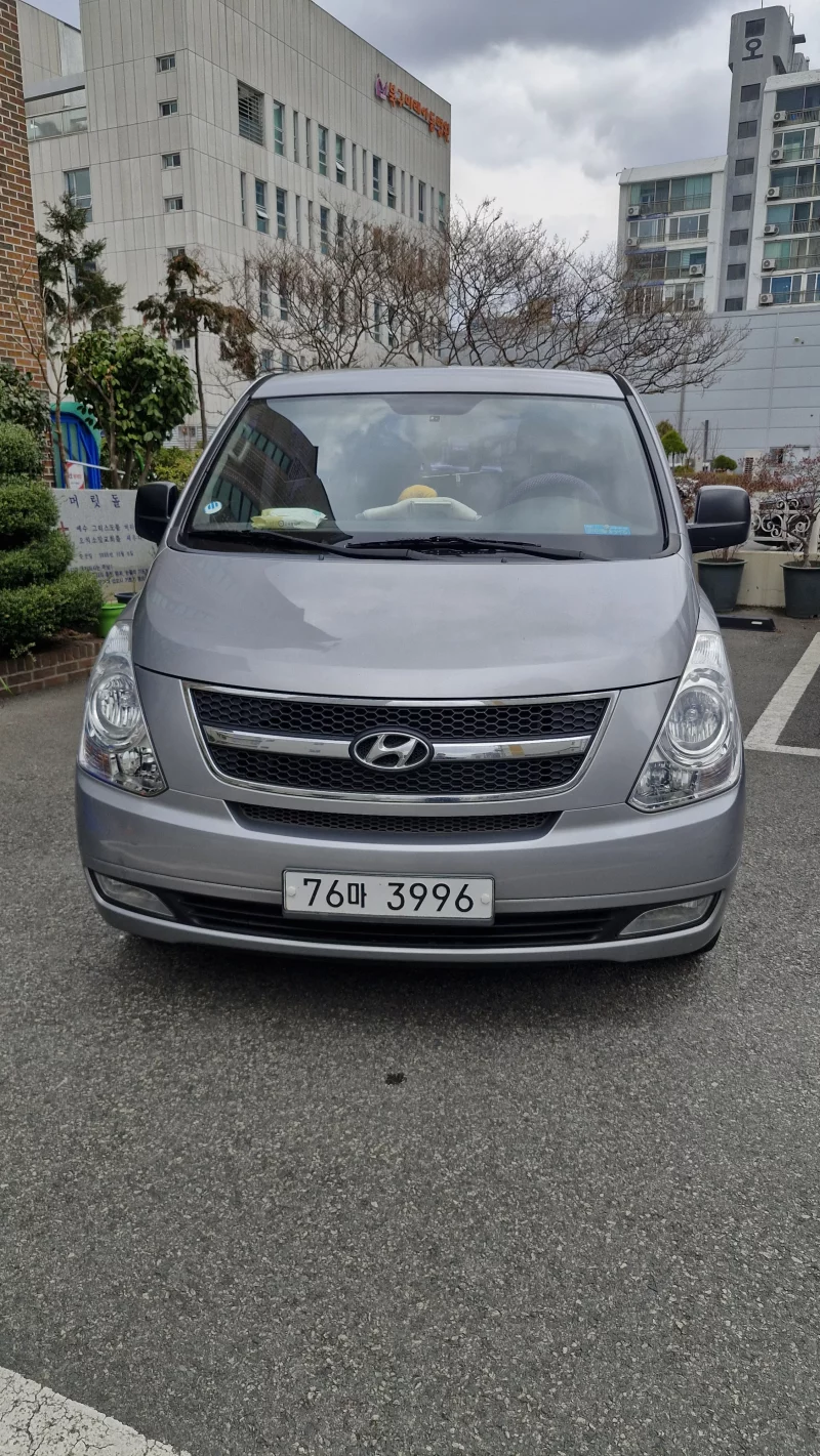 Hyundai Starex