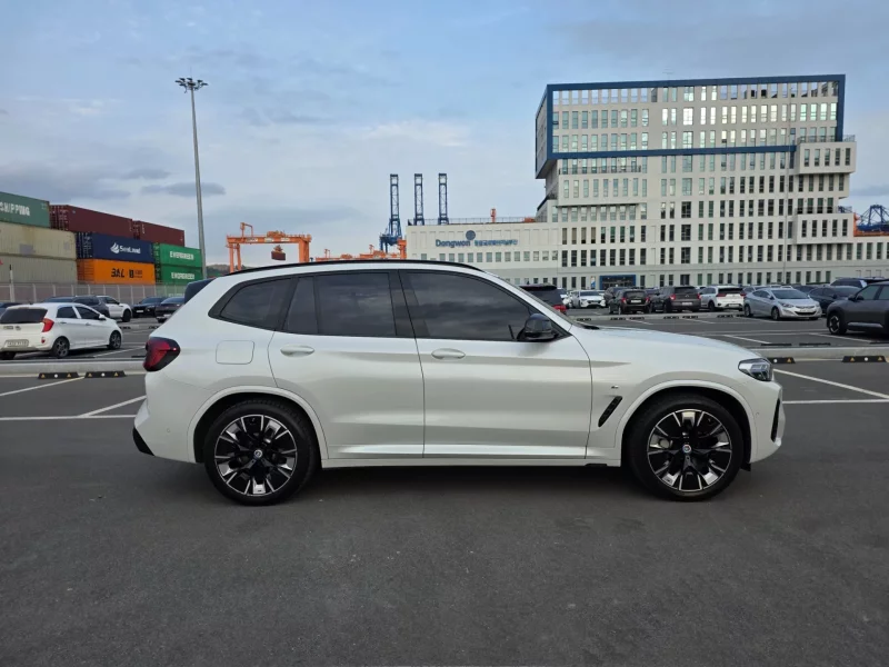 BMW iX3