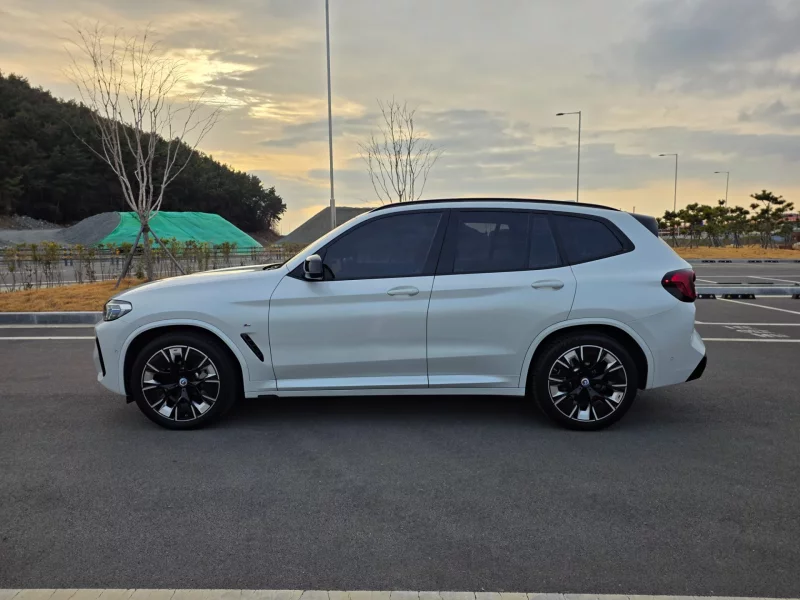 BMW iX3