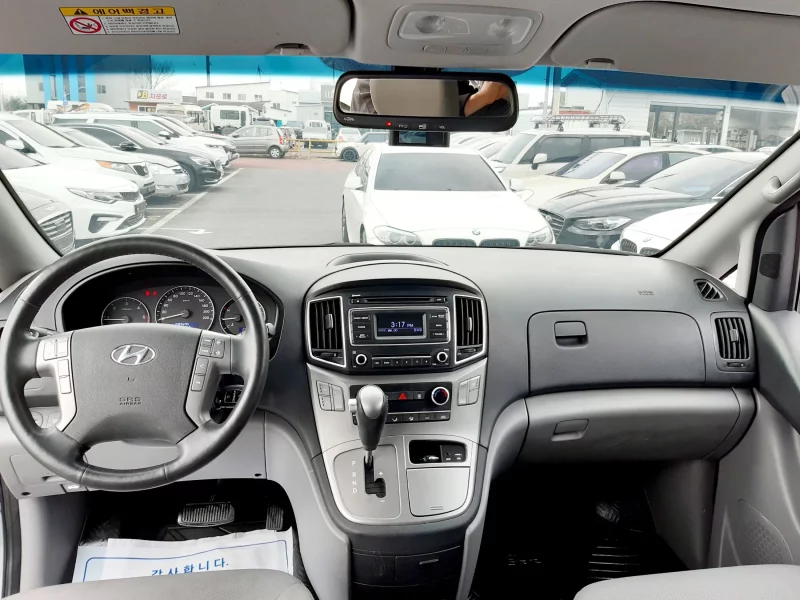 Hyundai Starex