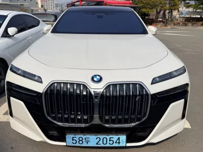 BMW i7