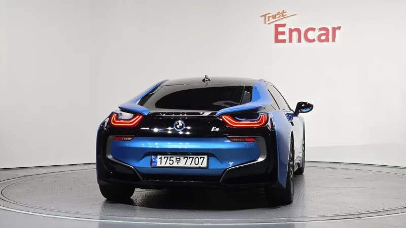 BMW i8