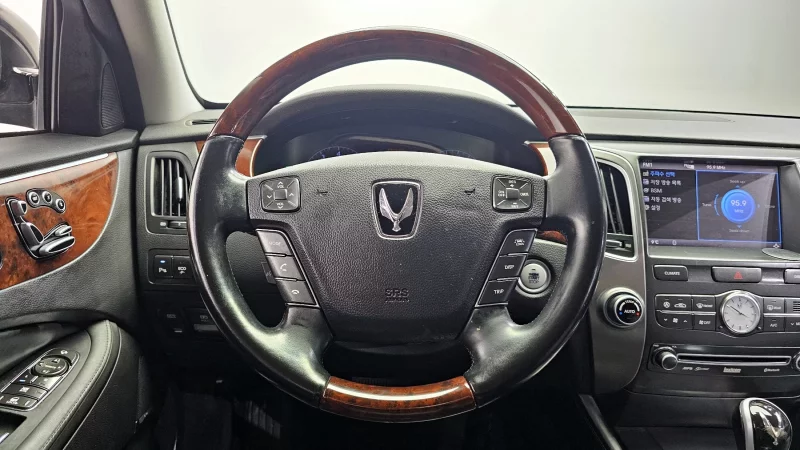 Hyundai Equus