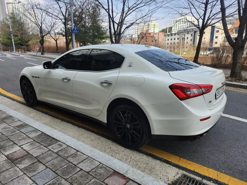 Maserati GHIBLI
