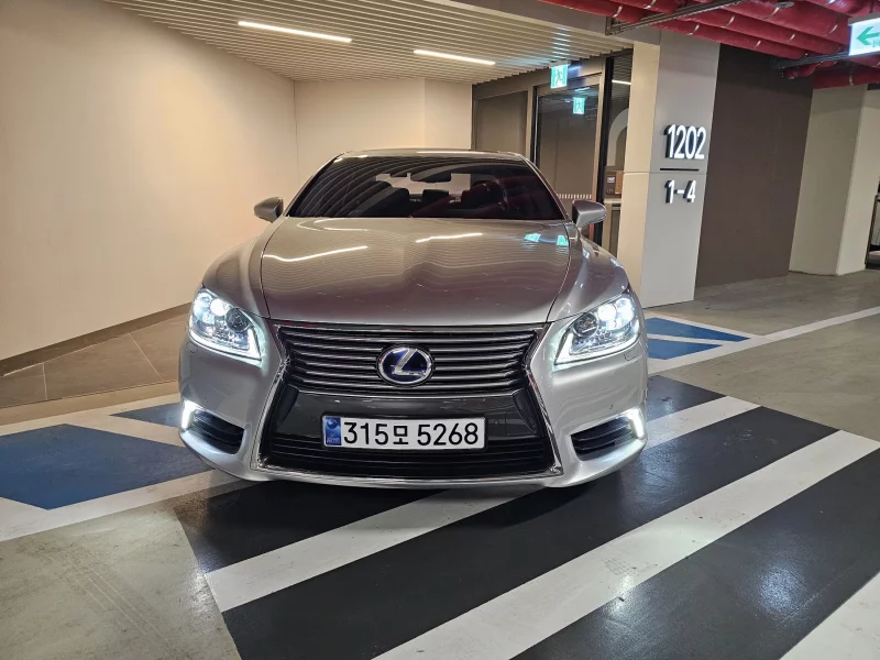 Lexus LS