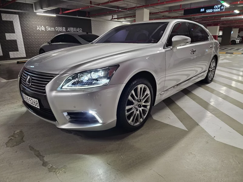 Lexus LS
