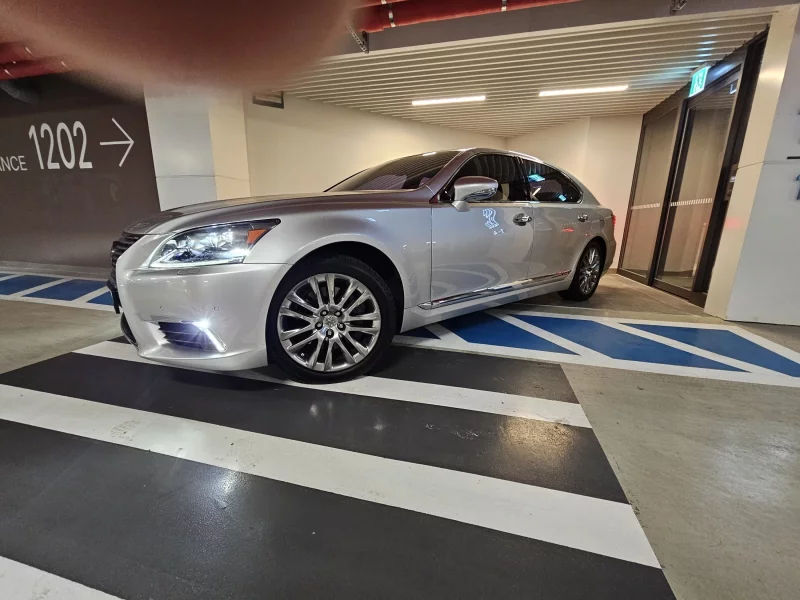 Lexus LS