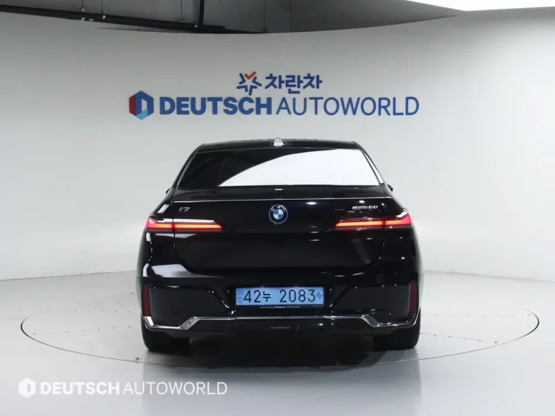 BMW i7