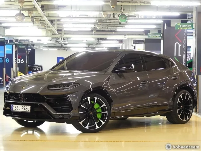 Lamborghini URUS