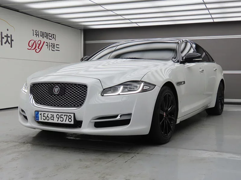 Jaguar XJ