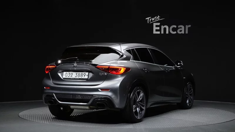 Infiniti Q30