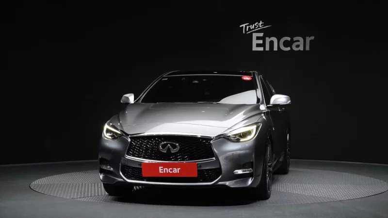 Infiniti Q30