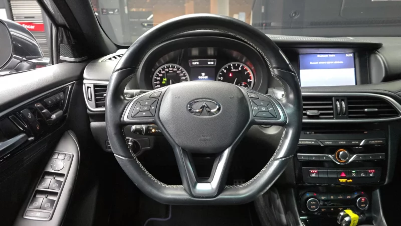 Infiniti Q30